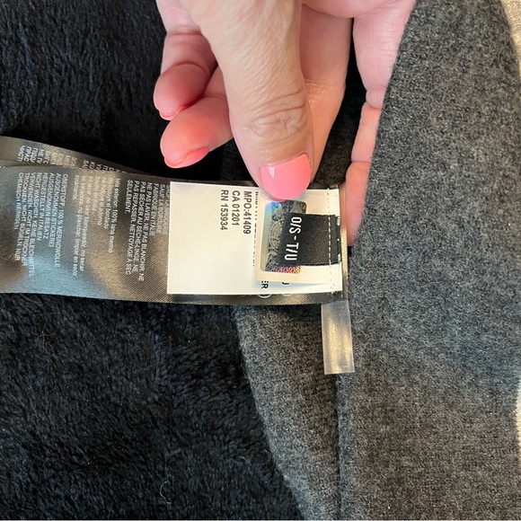 Canada Goose tuque - Picture 2 of 3